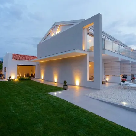 Alancia מלון דירות סאמי